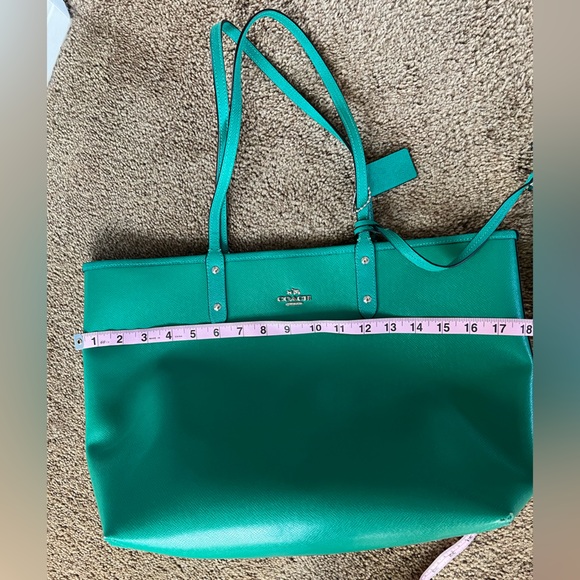 Coach tote greenish blue with reversible purple floral pattern & wristlet insert - Picture 7 of 16